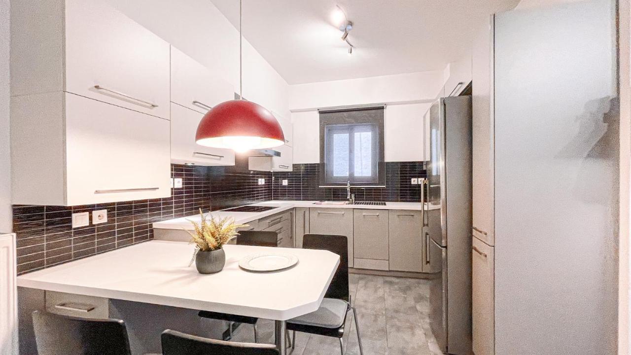 Comfy 2 Bedroom Apartment With Balcony In Athens Exterior photo